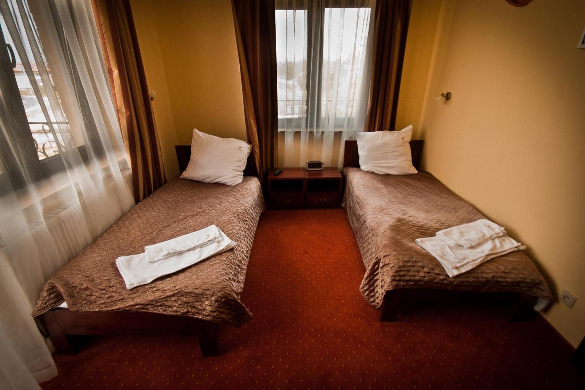 Dwa Bratanki Otel Rzeszow Dış mekan fotoğraf